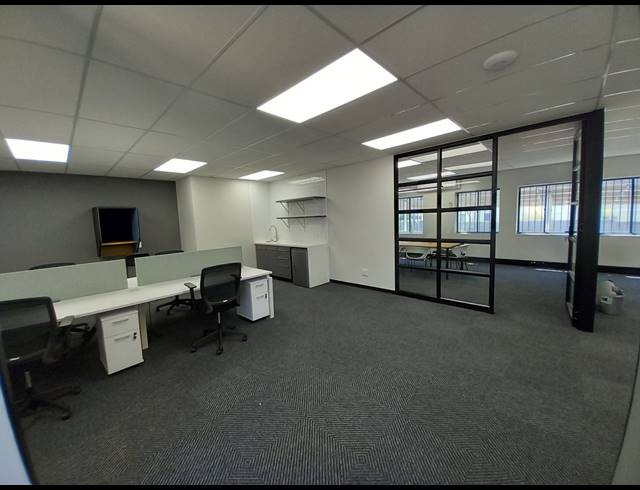 139M² OFFICE TO LET IN BRYANSTON
